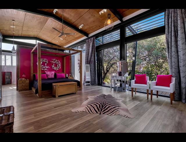 5 BEDROOM HOUSE FOR SALE IN HELDERFONTEIN ESTATE